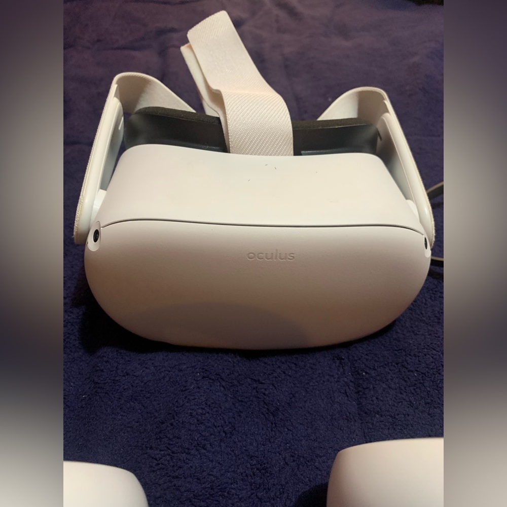Selling some oculus 2 only used 1